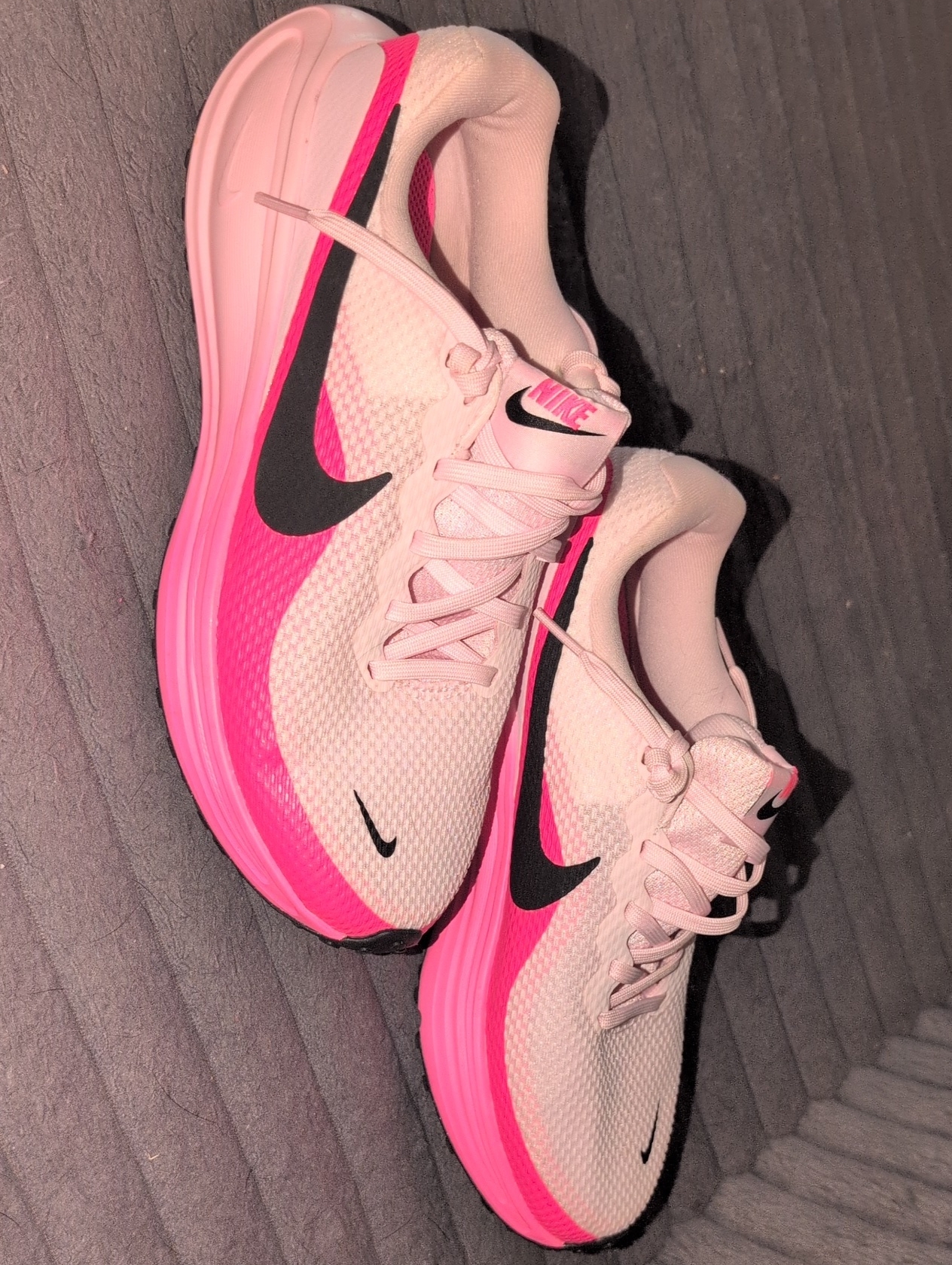 Nike Womens Revolution 8